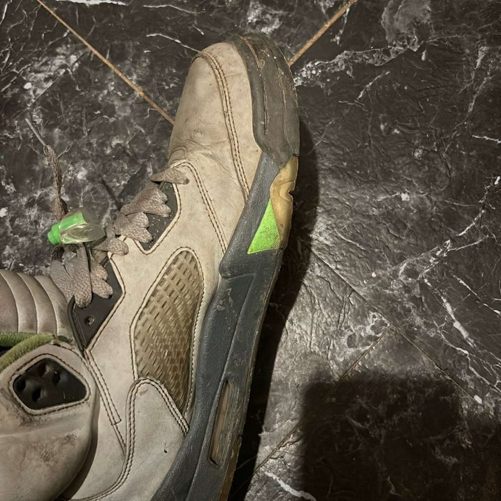 Air Jordan 5 Retro Green Bean athletic shoes, size 10